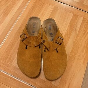Birkenstock Boston Clog in Suede